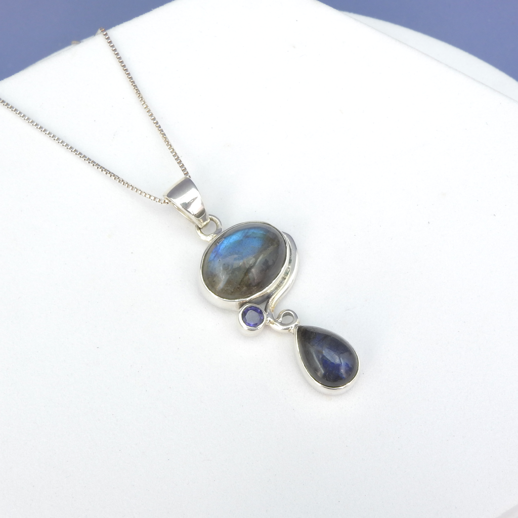 Sterling Silver Labradorite Pendant
