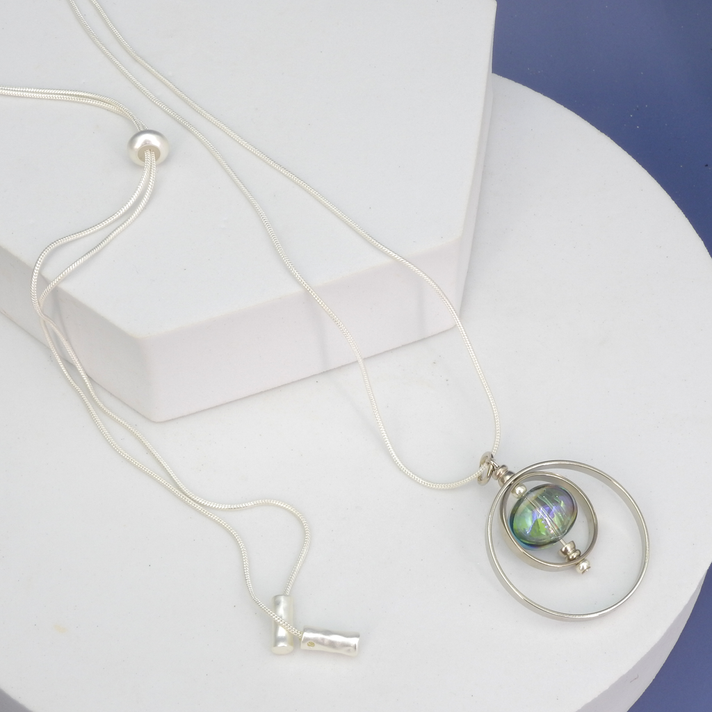 Gold or Silver Tone Geometric Circle Necklace