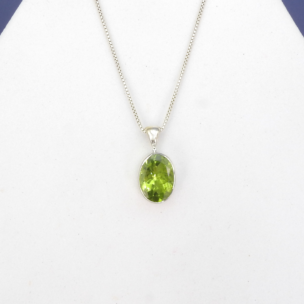 Sterling Silver Faceted Peridot Oval Pendant
