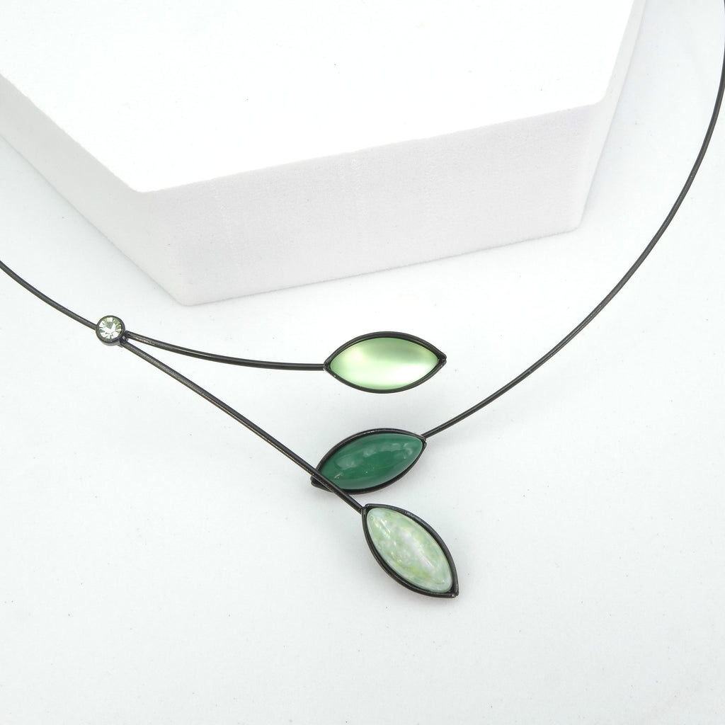 Memory Wire Small Crystal & Leaf Necklace - Greens