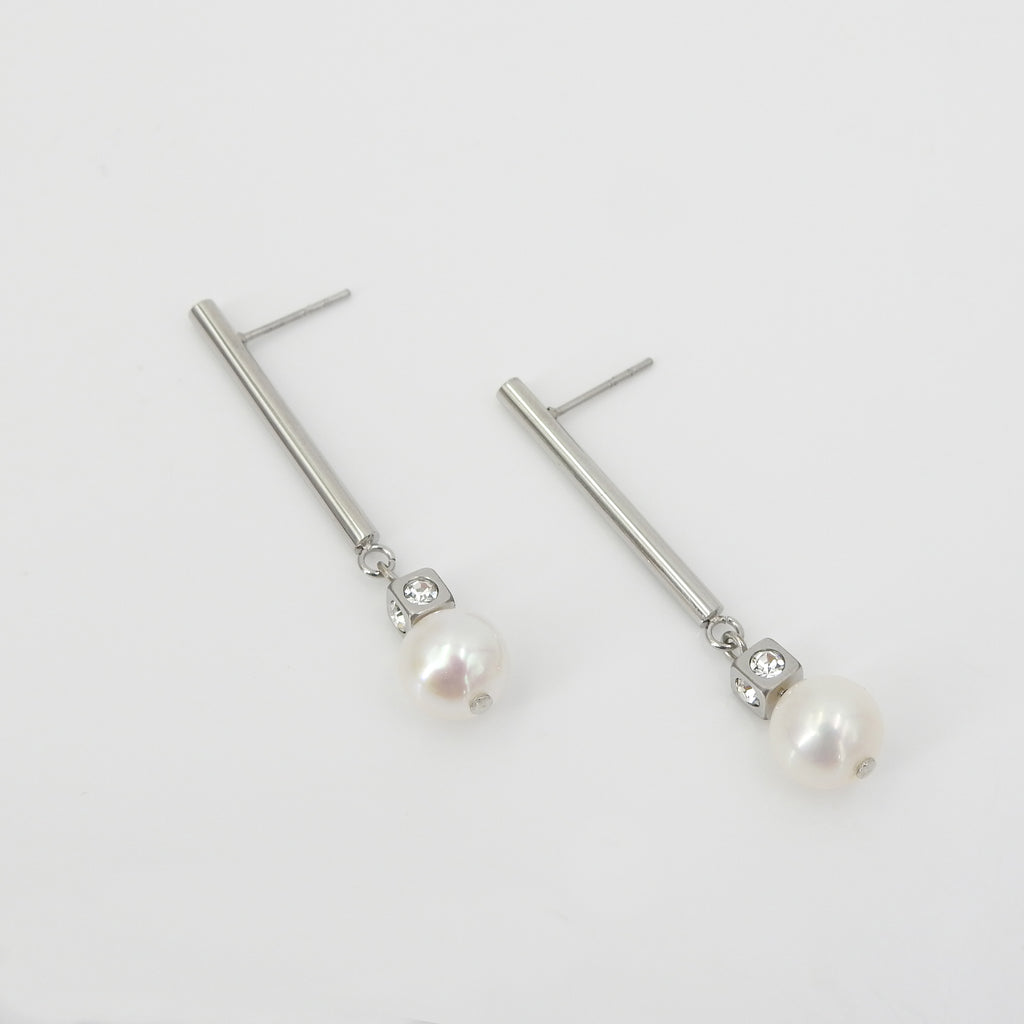 Sterling Silver Freshwater Pearl & Swarvoski® Crystal Earrings