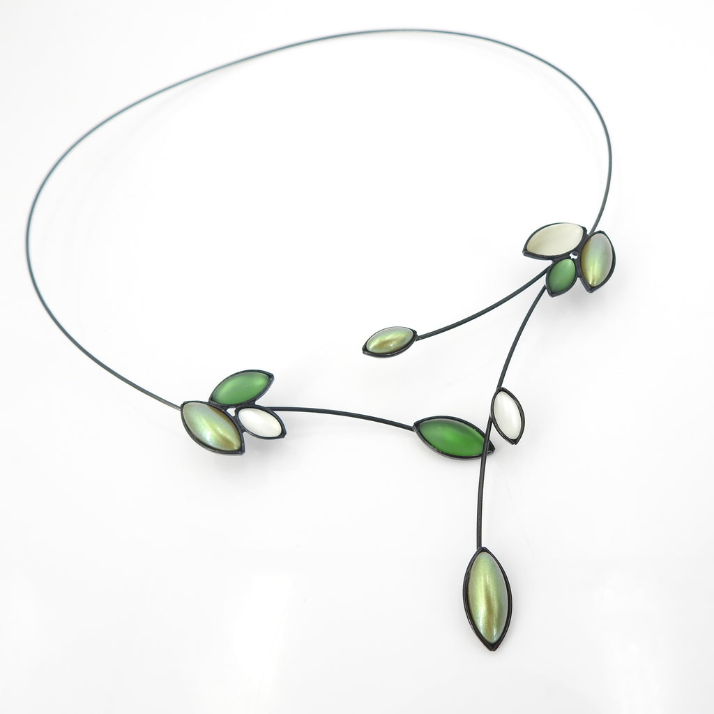 Memory Wire Green Leaves & Branches Necklace