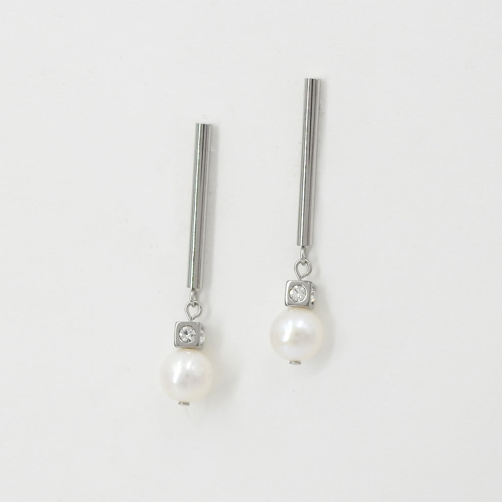 Sterling Silver Freshwater Pearl & Swarvoski® Crystal Earrings