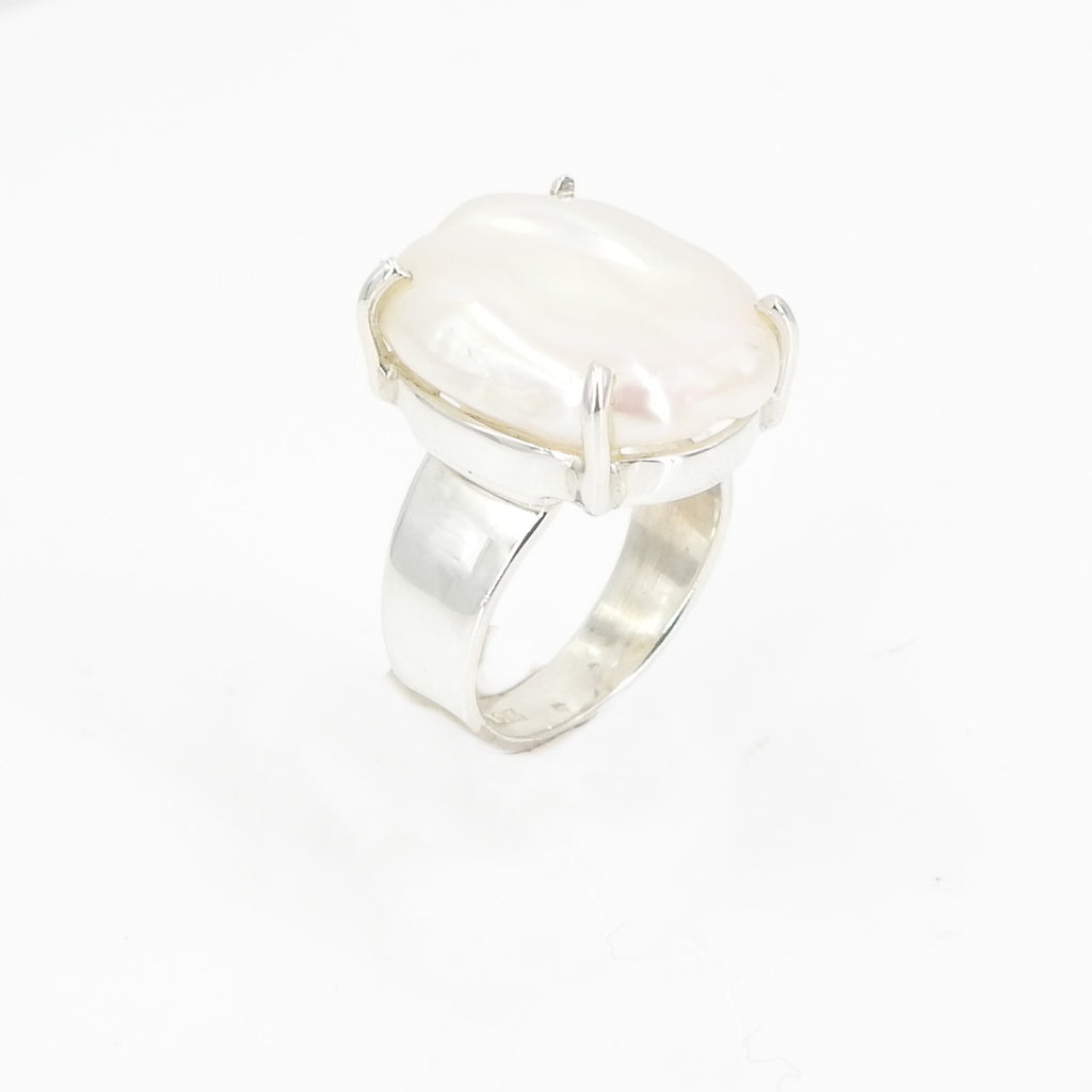 S/S Pearl Ring Size 8